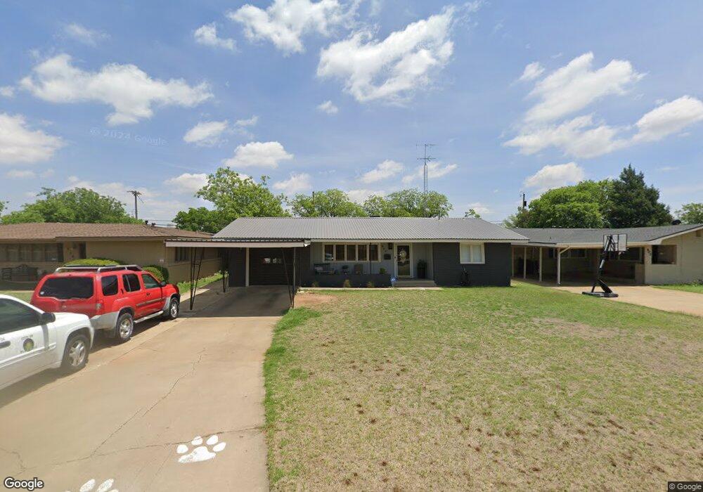904 Zephyr St, Plainview, TX 79072 - photo 1