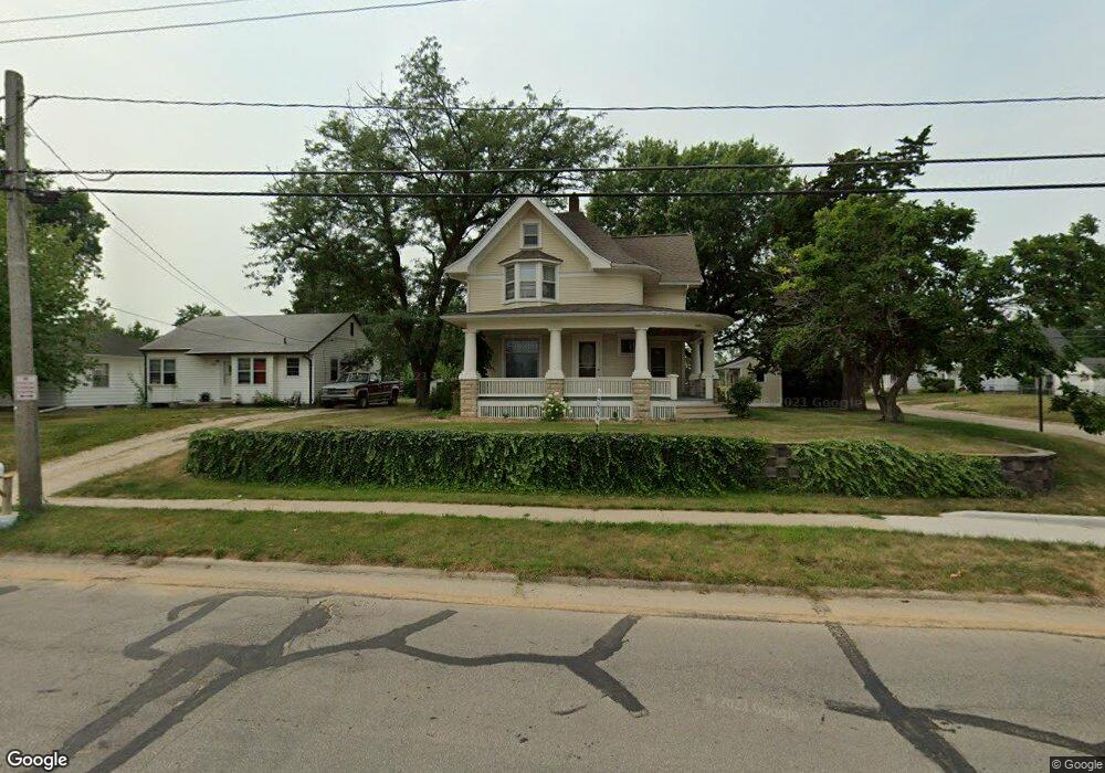 2400 J St SW, Cedar Rapids, IA 52404 - photo 1