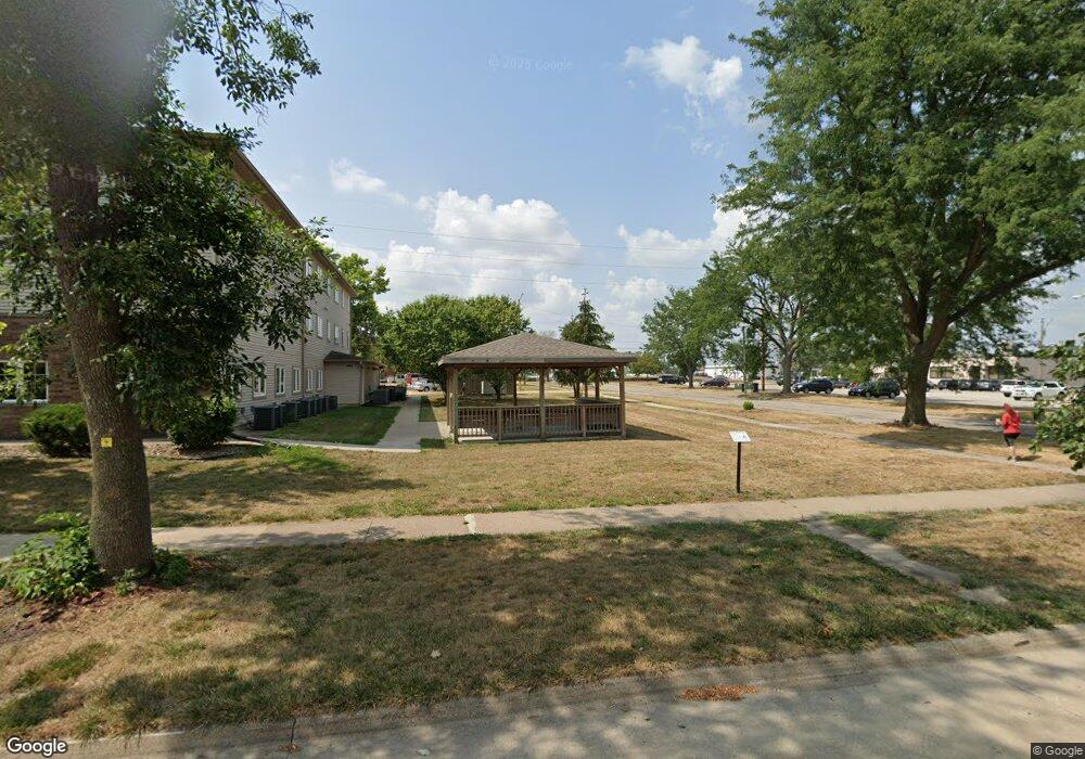 903 8th St SE, Cedar Rapids, IA 52401 - photo 1