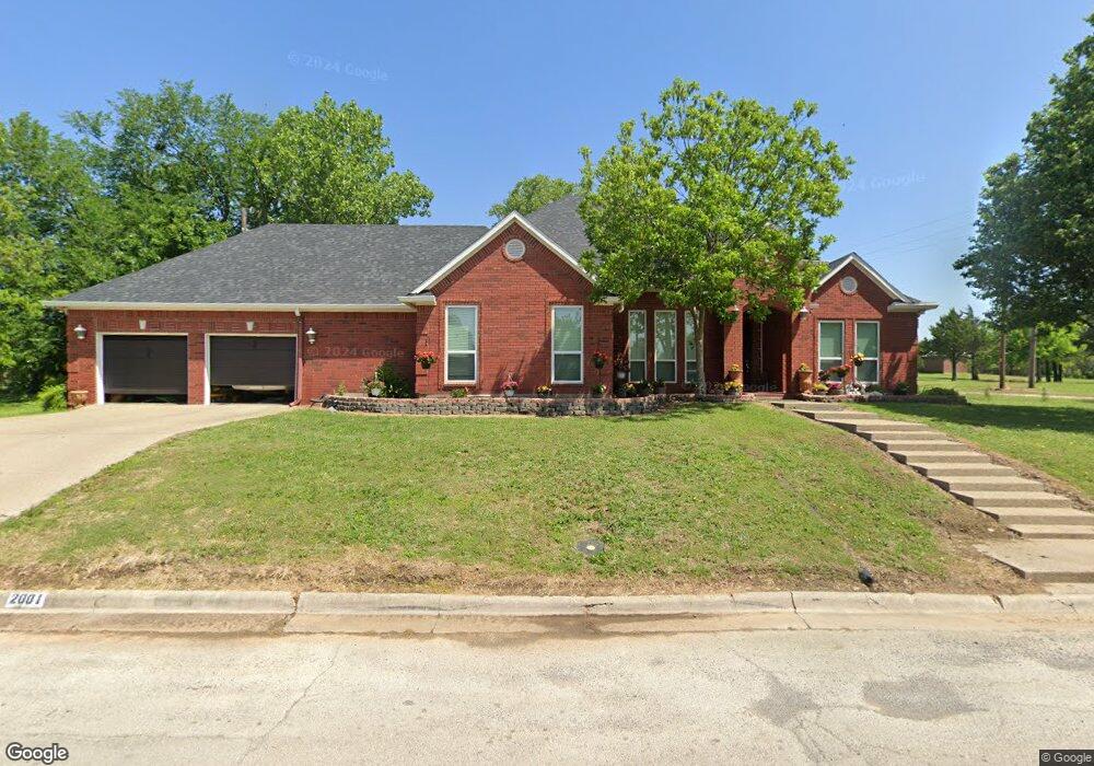 2001 Summa St, Gainesville, TX 76240 - photo 1