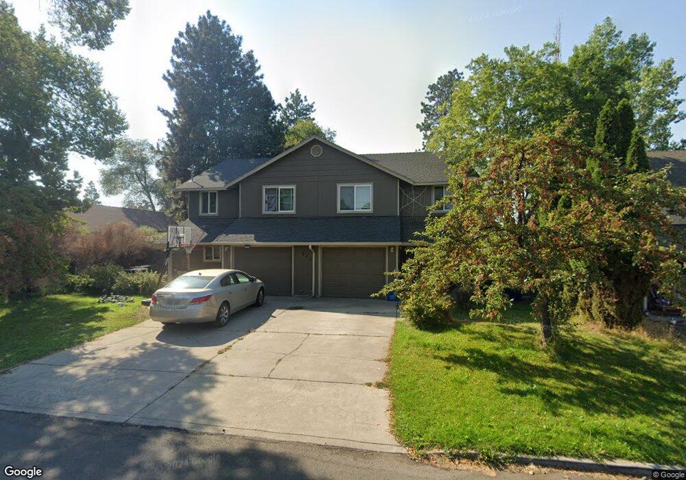 521 NE Burnside Ave, Bend, OR 97701 - photo 1