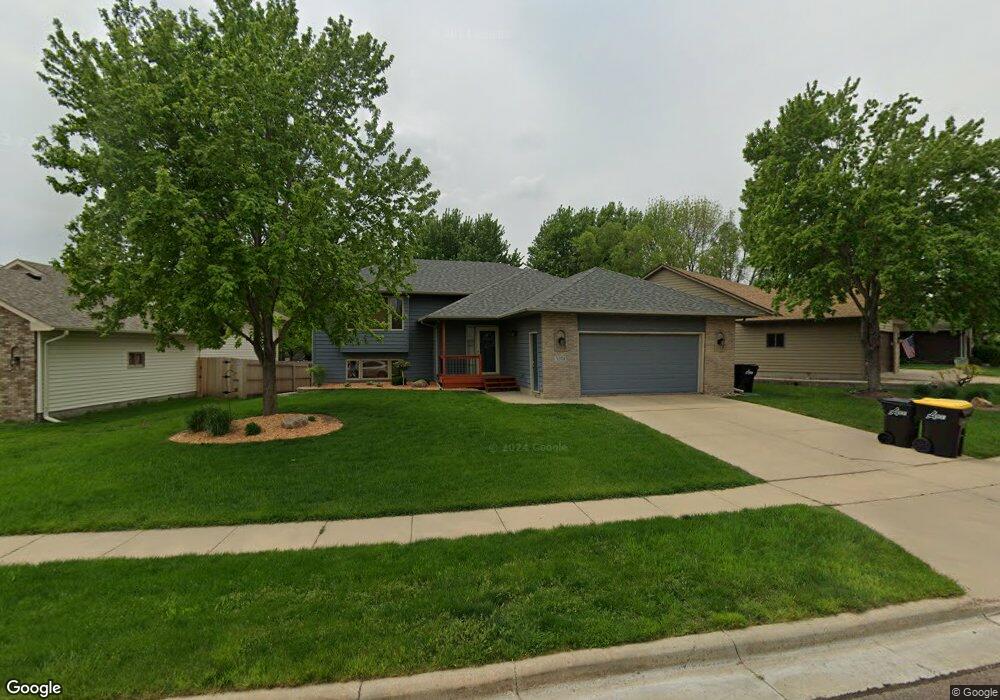5201 E Blueridge Dr, Sioux Falls, SD 57110 - photo 1