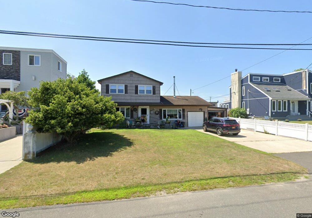 16 Roneck Ct, Shirley, NY 11967 - photo 1