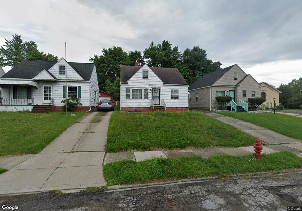 20504 Hansen Rd, Maple Heights, OH 44137 - photo 1