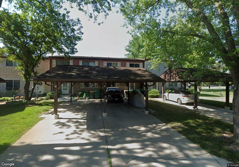 1529 Mohawk Trail unit 30802, Wheeling, IL 60090 - photo 1