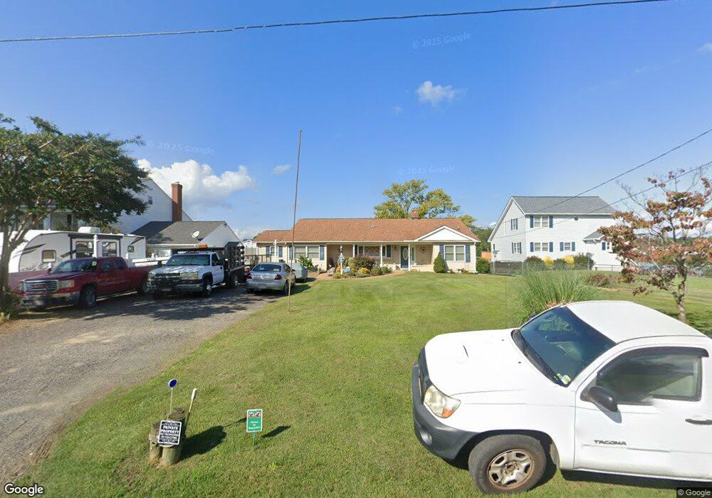 606 Shore Dr, Colonial Beach, VA 22443 - photo 1