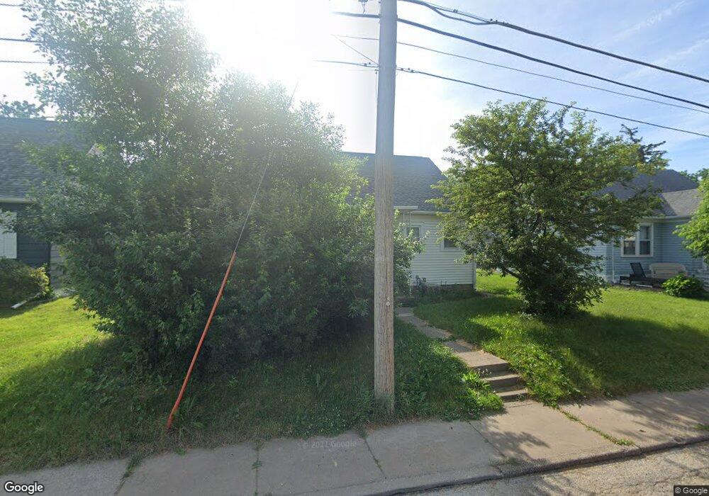 945 N Pine St, Davenport, IA 52804 - photo 1