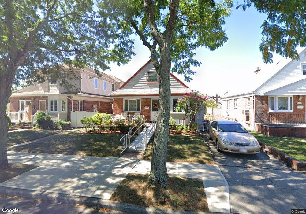 8060 258th St, Glen Oaks, NY 11004 - photo 1