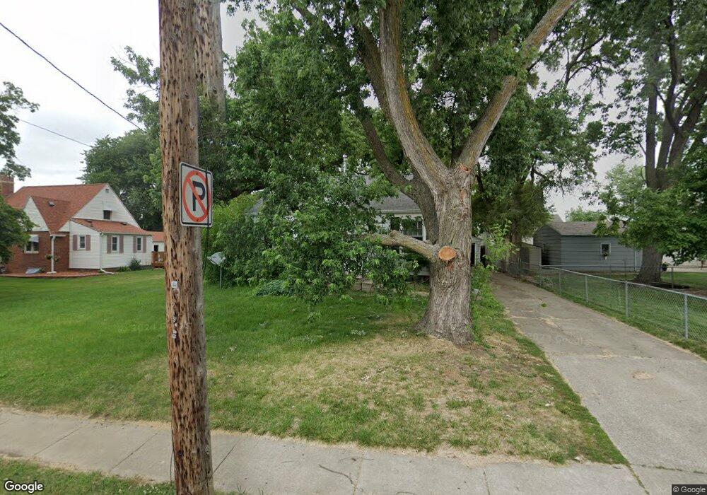 719 Leach Ave, Des Moines, IA 50315 - photo 1