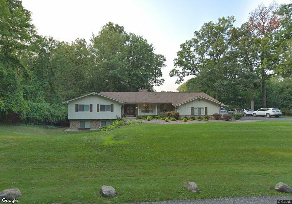 445 Whippers In Ct, Bloomfield Hills, MI 48304 - photo 1