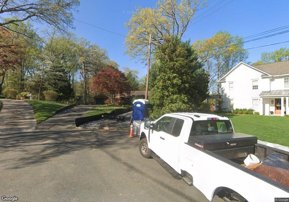 7614 Woodridge Cir, Alexandria, VA 22308 - photo 1