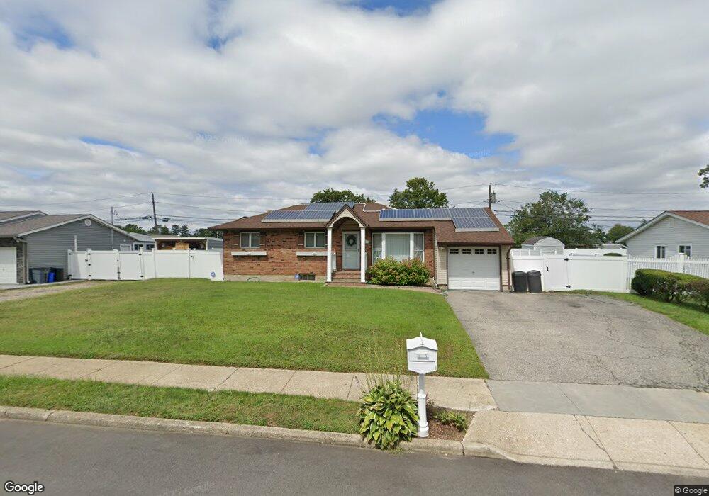 17 Russell Ct, Copiague, NY 11726 - photo 1