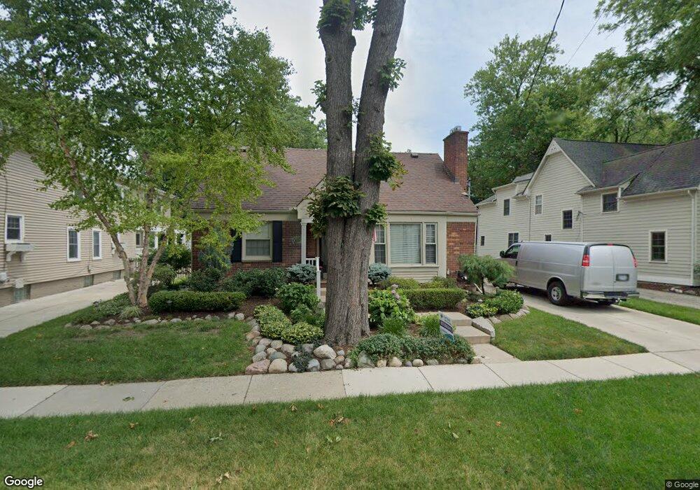 184 Lakeview Ave, Grosse Pointe Farms, MI 48236 - photo 1