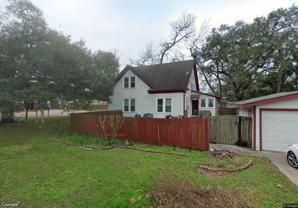 602 W Sealy St, Alvin, TX 77511 - photo 1