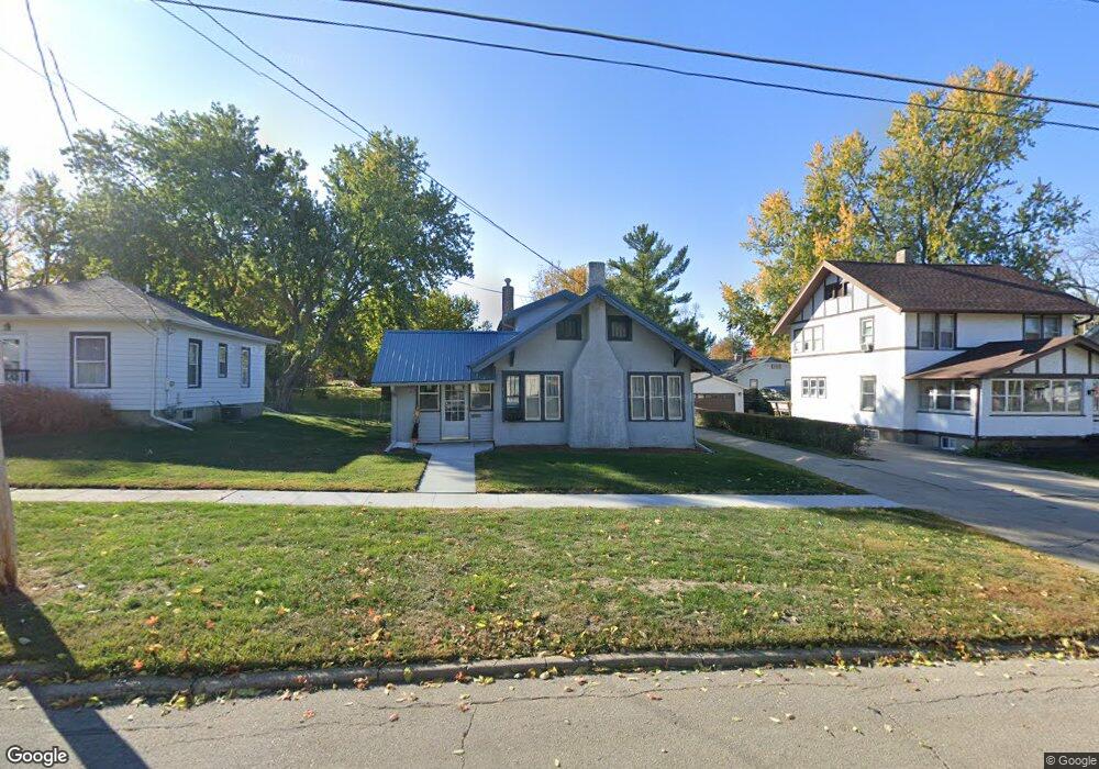 715 S 3rd Ave W, Newton, IA 50208 - photo 1