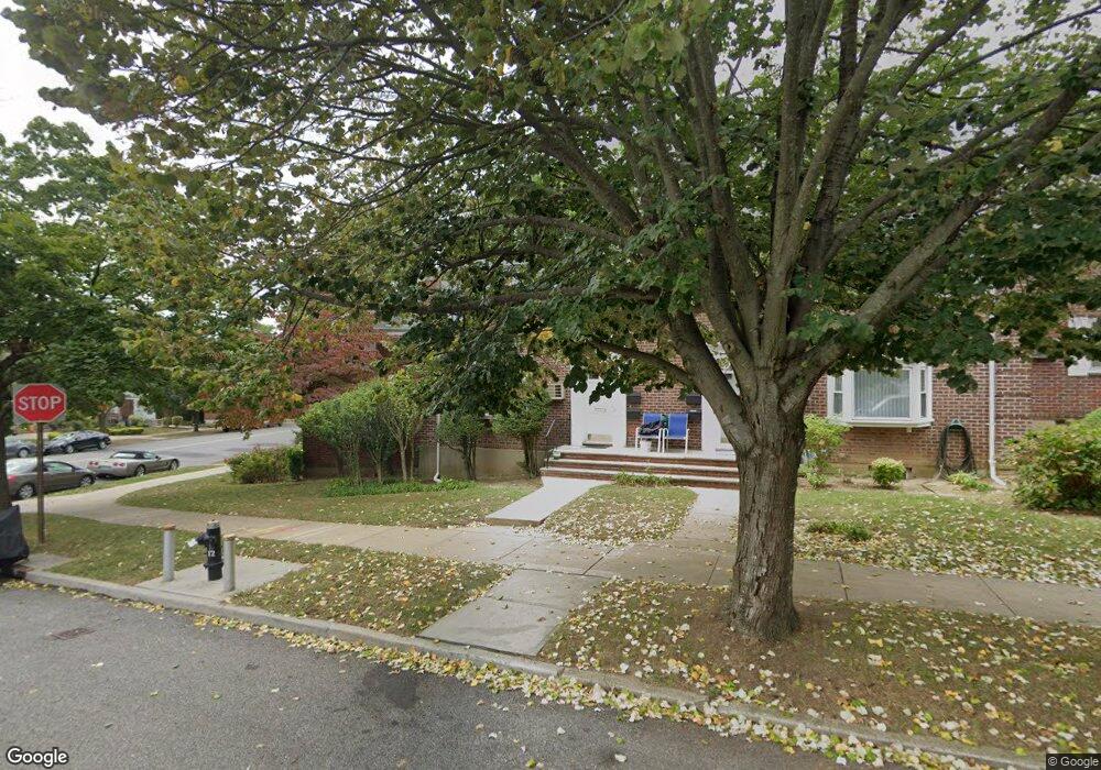 7020 261st St, Glen Oaks, NY 11004 - photo 1