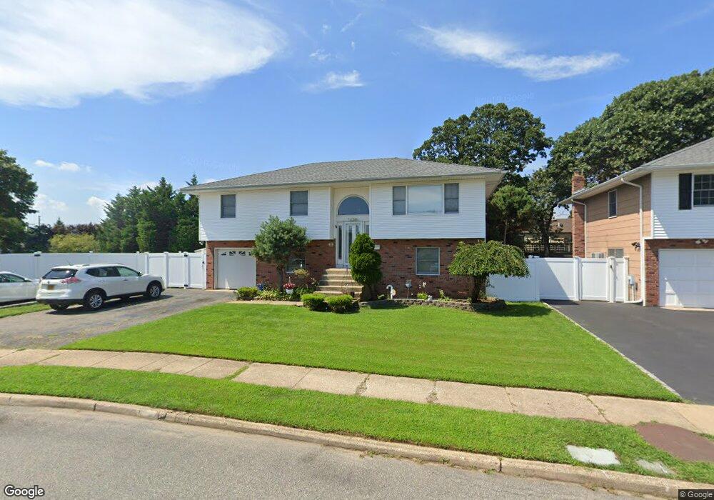 39 Dennis Ln, Bethpage, NY 11714 - photo 1