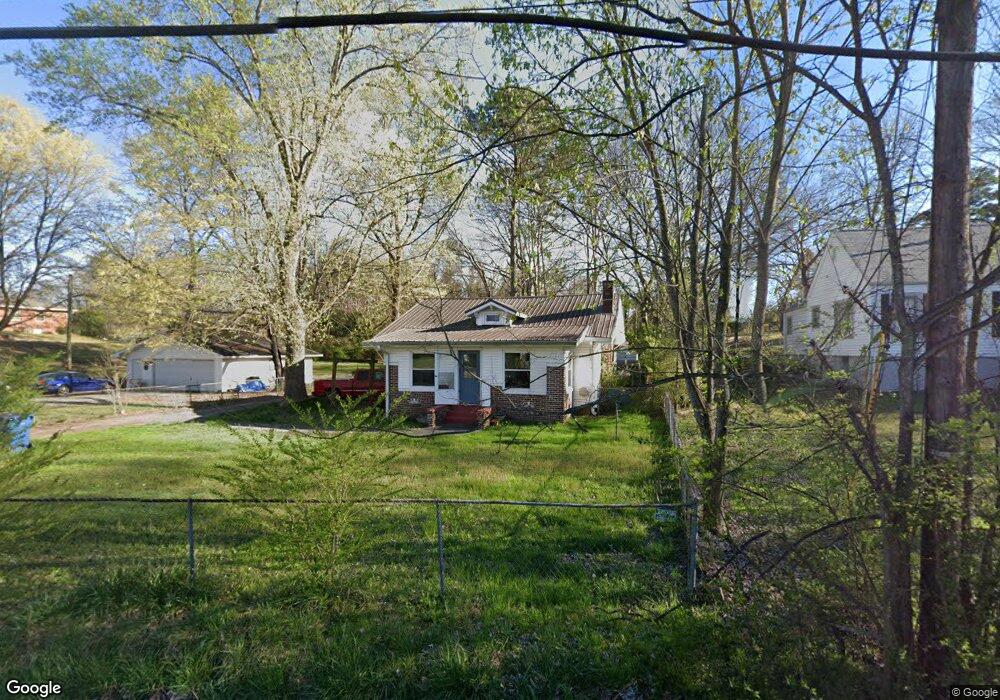 303 Lakeview Dr, Rossville, GA 30741 - photo 1