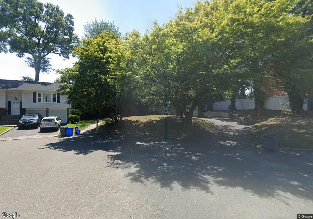 6 Alex Ln unit 2, Glen Cove, NY 11542 - photo 1