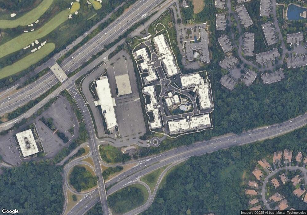 Ritz-Carlton Residences unit 5212, New Hyde Park, NY 11040 - photo 1