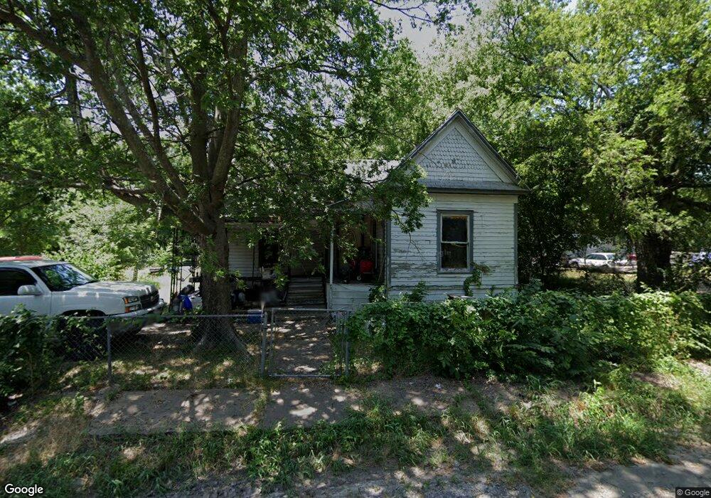 719 Evans St, Bonham, TX 75418 - photo 1