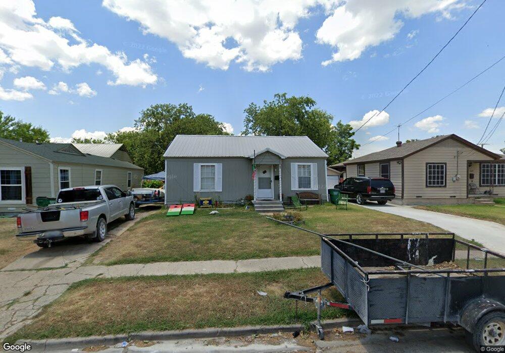1107 N Clements St, Gainesville, TX 76240 - photo 1