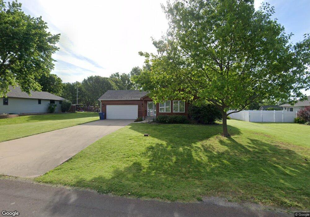 304 Pierce St, Maple Hill, KS 66507 - photo 1