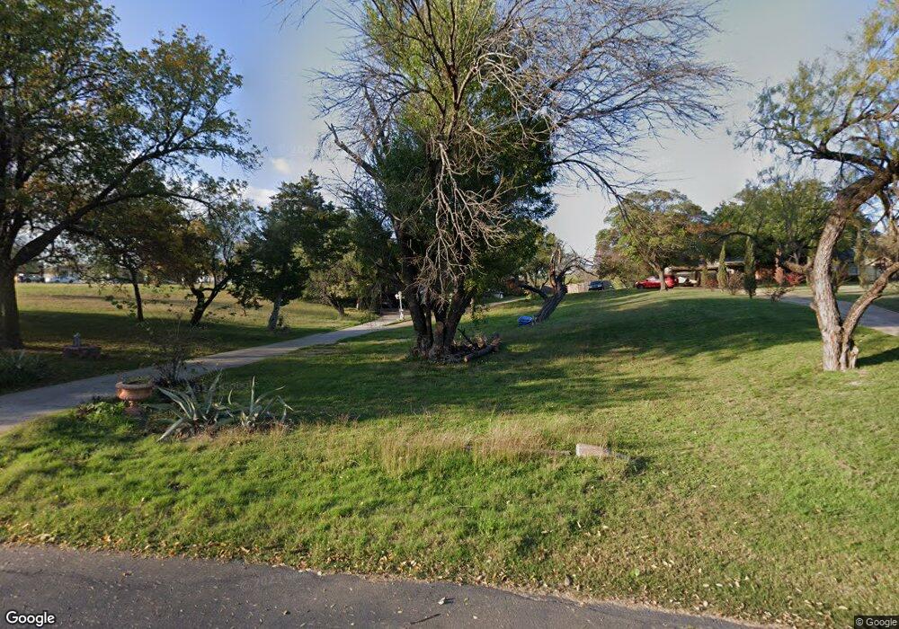 318 Crescent Dr, Grand Prairie, TX 75050 - photo 1