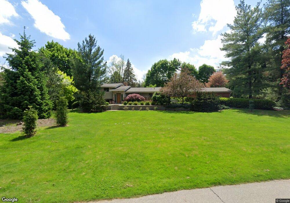 1241 Rugby Cir, Bloomfield Hills, MI 48302 - photo 1