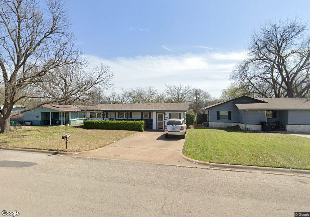 907 Phillips St, Cleburne, TX 76033 - photo 1