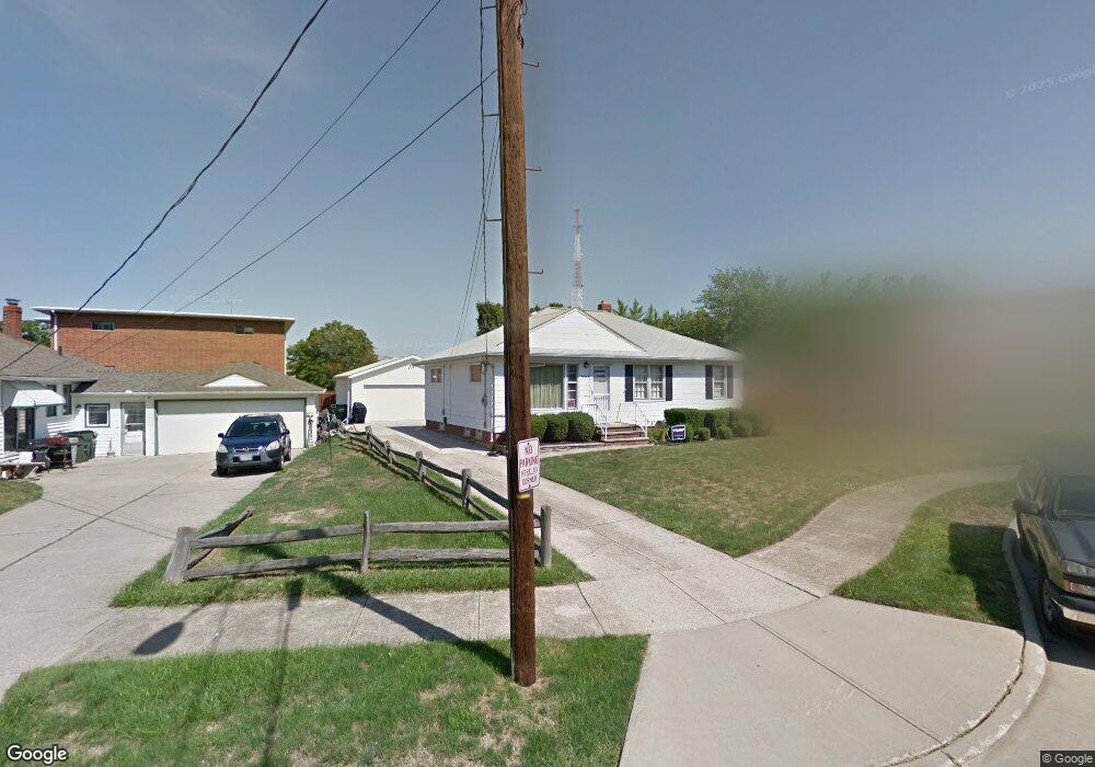 30553 Bonnie Ct, Wickliffe, OH 44092 - photo 1