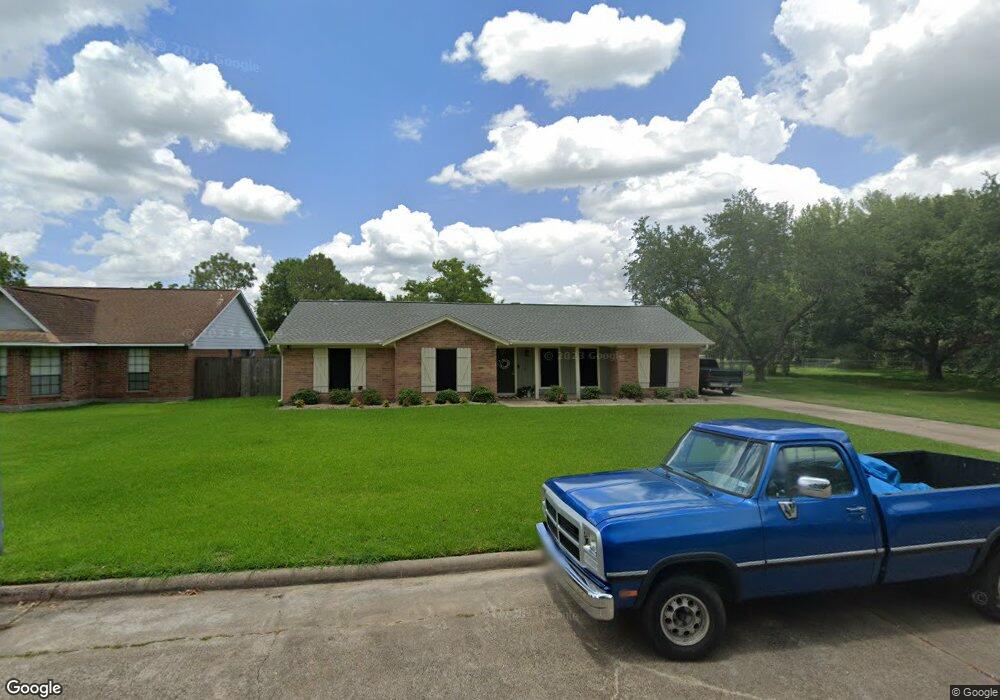 114 W Sherwood Dr, Alvin, TX 77511 - photo 1