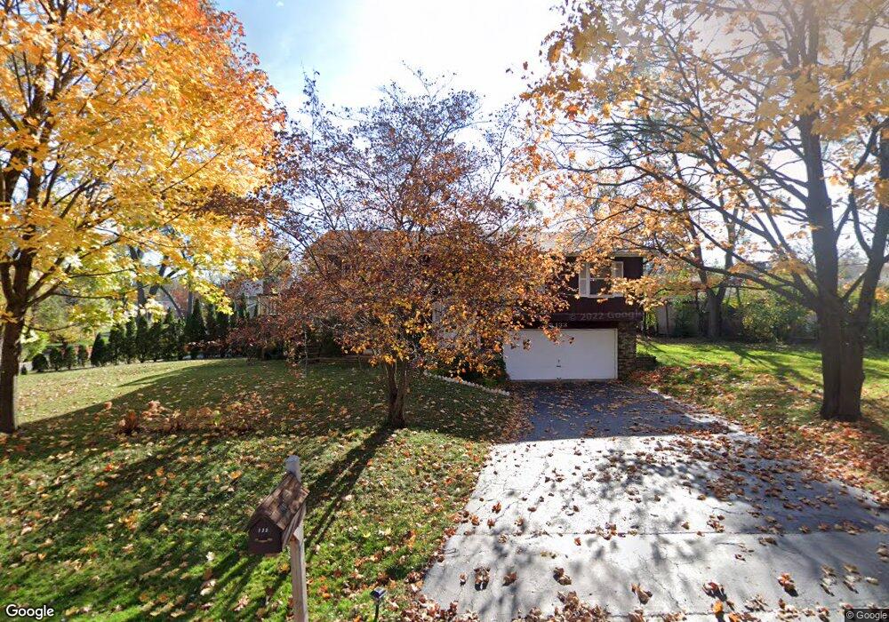 133 Hickory Rd, Lake In the Hills, IL 60156 - photo 1