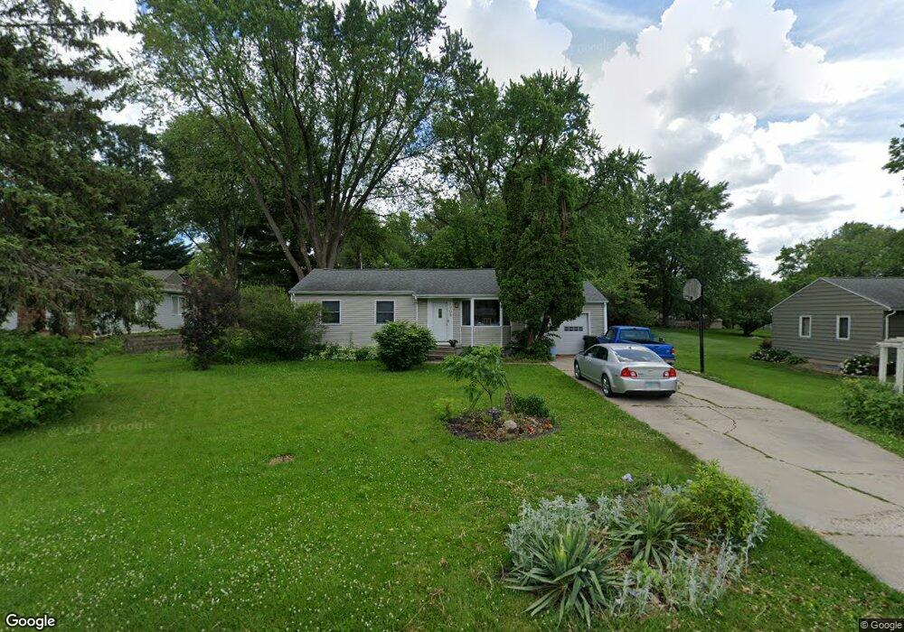 1703 Sunnyside Dr, Cedar Falls, IA 50613 - photo 1