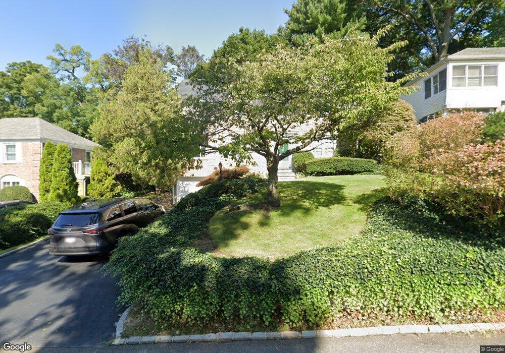 119 Shoreview Rd, Manhasset, NY 11030 - photo 1