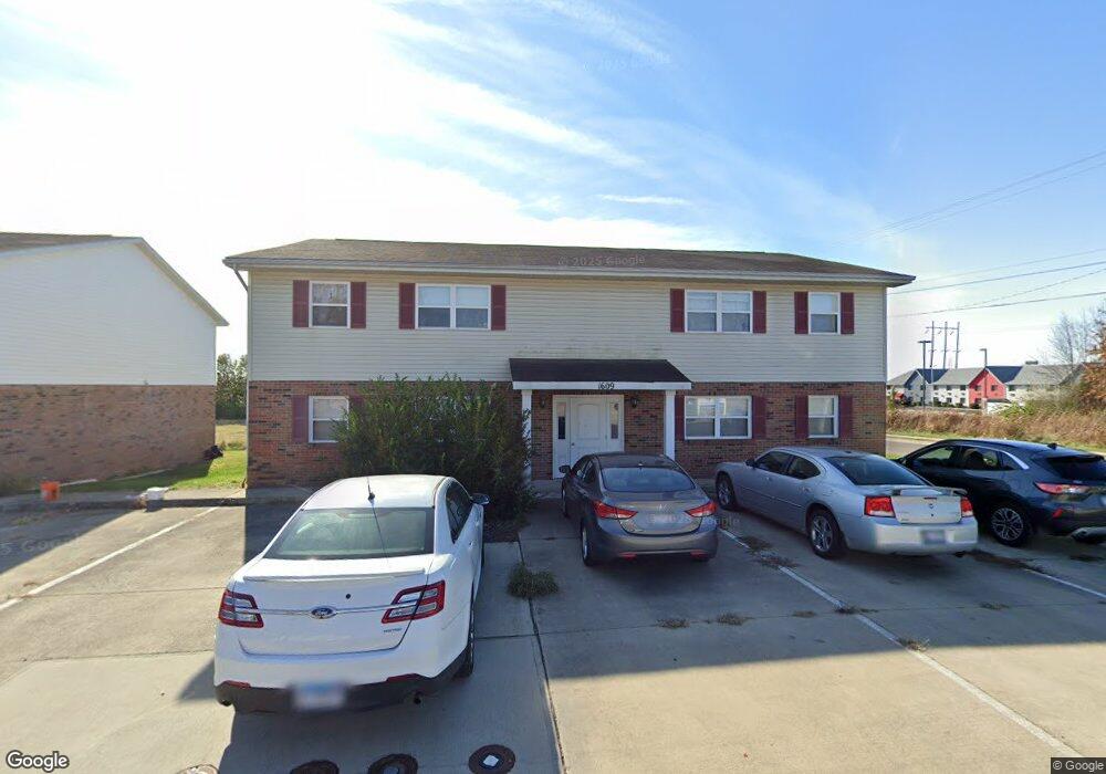 1609 Hillside Dr, Effingham, IL 62401 - photo 1