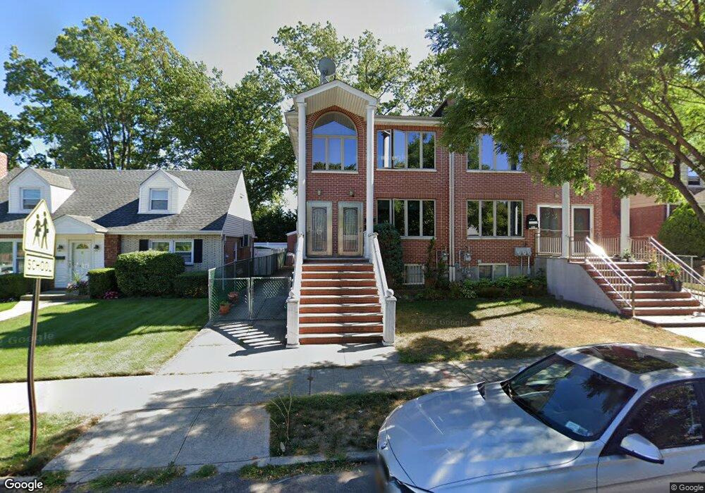 246-10 63rd Ave unit 2nd Fl, Flushing, NY 11362 - photo 1