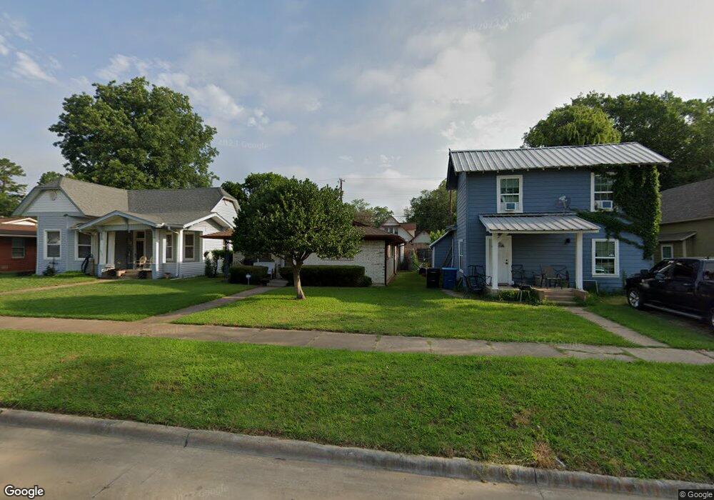 921 W Crawford St, Denison, TX 75020 - photo 1