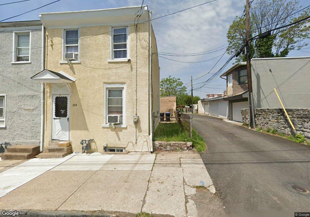565 1/2 E Lafayette St, Norristown, PA 19401 - photo 1