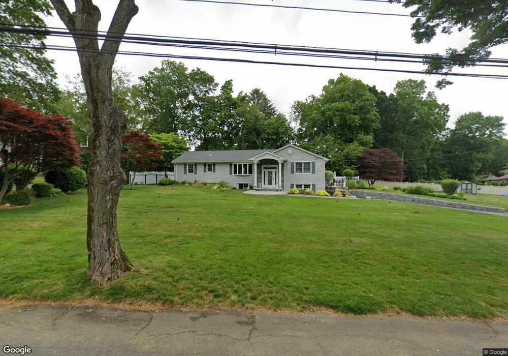 139 Barnhill Rd, Fairfield, CT 06825 - photo 1