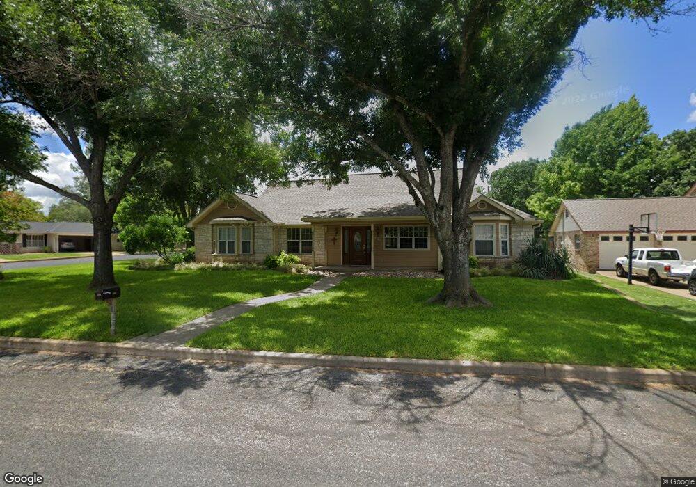 201 Edgewood Dr, Fredericksburg, TX 78624 - photo 1