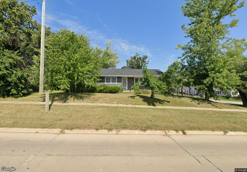3240 E Ave NW, Cedar Rapids, IA 52405 - photo 1