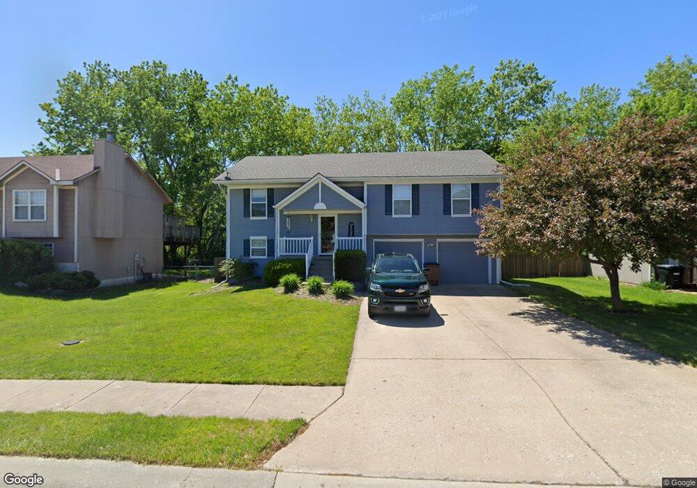 114 S Huntsman Blvd, Raymore, MO 64083 - photo 1