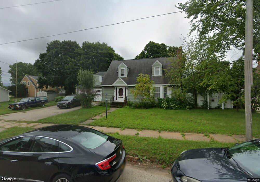 915 11th Ave, Menominee, MI 49858 - photo 1