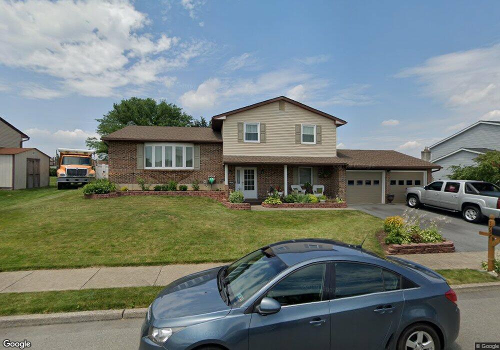 1757 Peachtree Cir, Whitehall, PA 18052 - photo 1