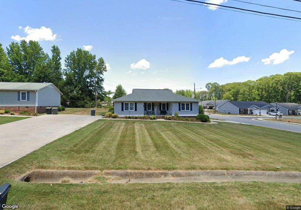 742 Sherwood Ave, Asheboro, NC 27205 - photo 1