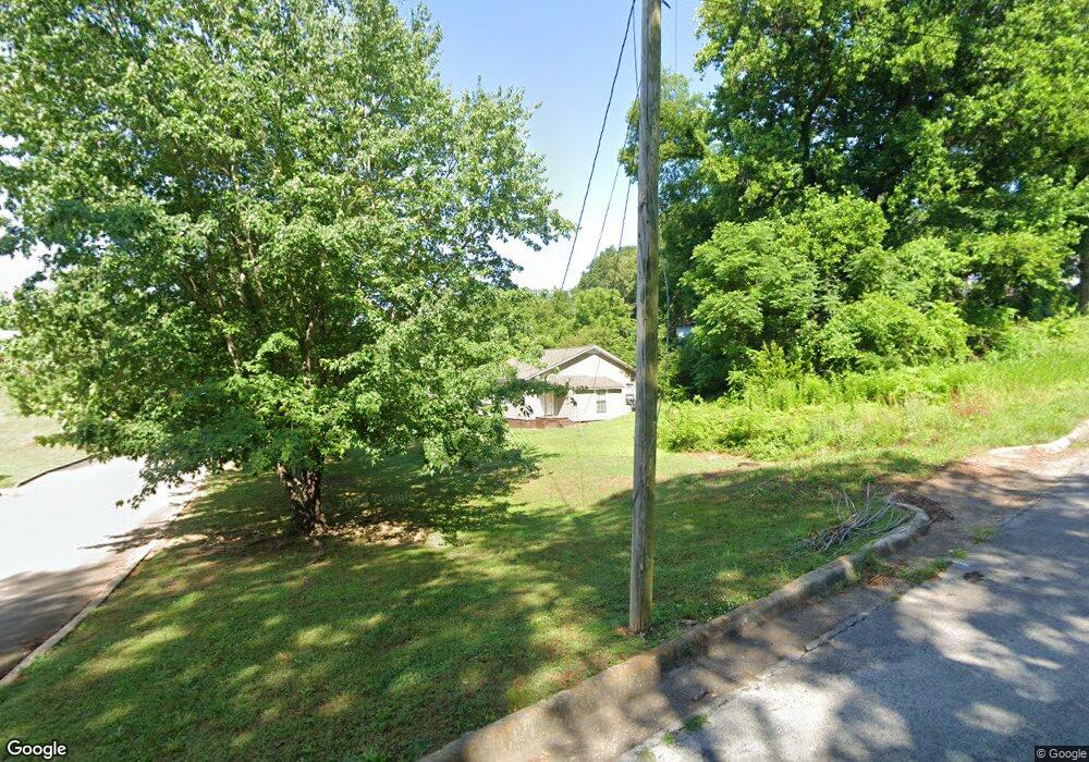 1013 Veterans Dr, Florence, AL 35630 - photo 1