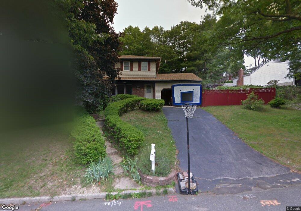 27 Pimlico Dr, ComMacK, NY 11725 - photo 1