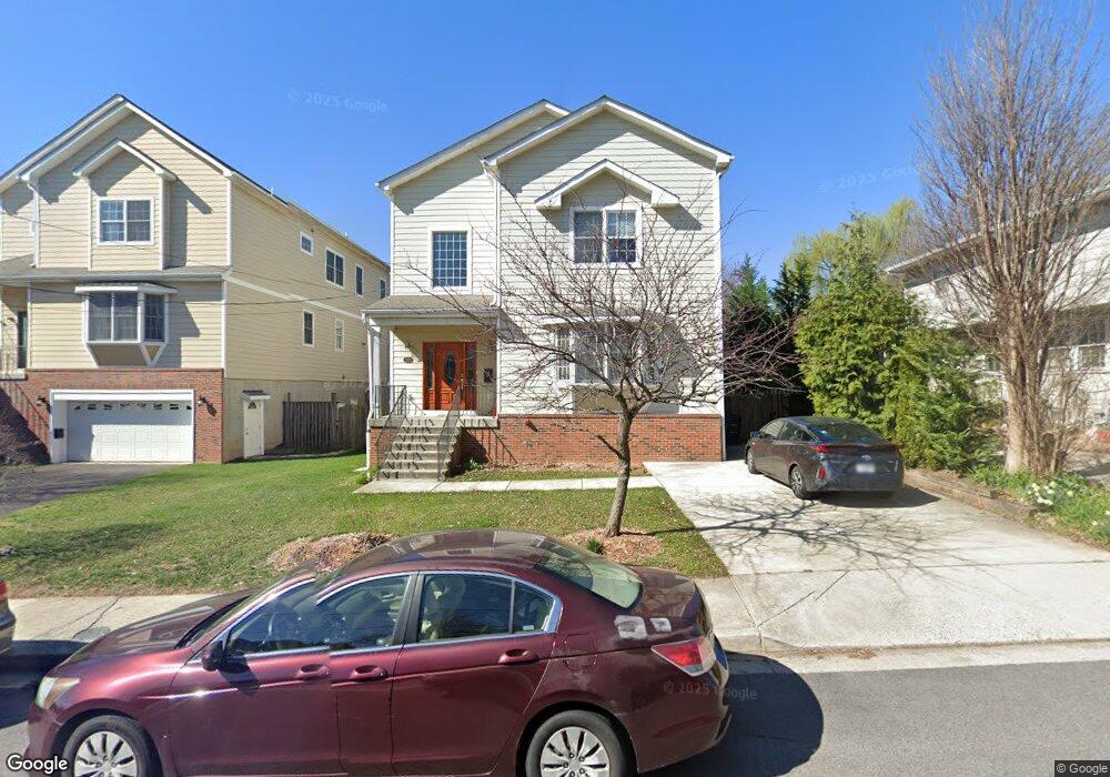 1920 N Dinwiddie St, Arlington, VA 22207 - photo 1
