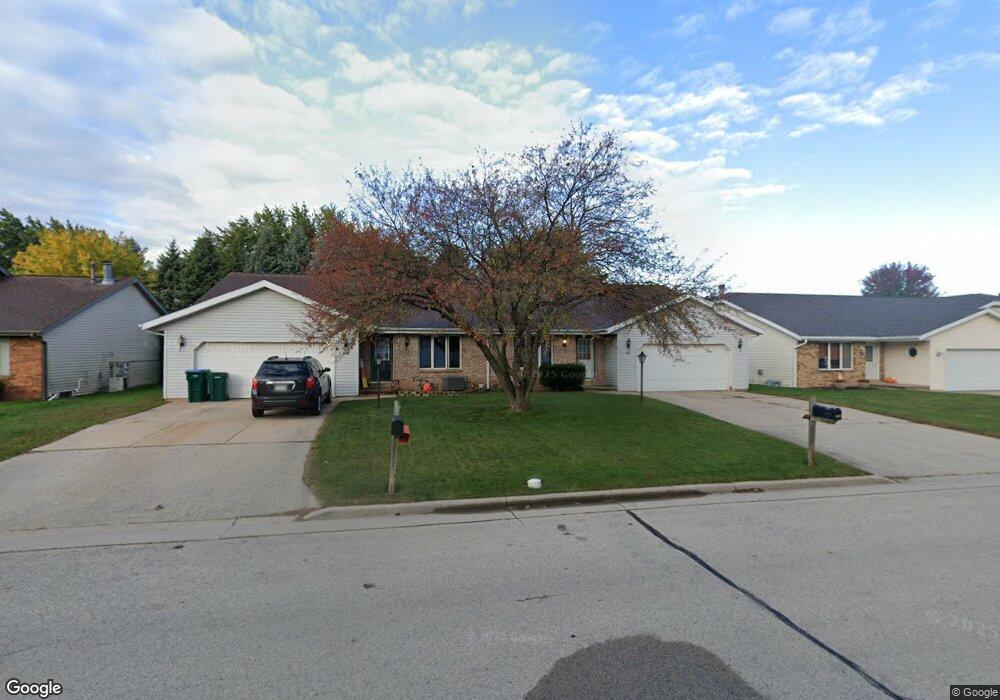 2329 N Cloudview Dr, Appleton, WI 54914 - photo 1